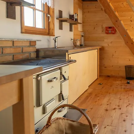 Waldhuette Stifthube * Obertal